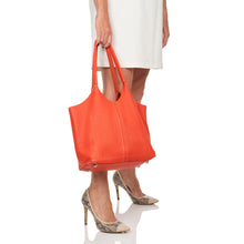 Naložite sliko v pregledovalnik galerije, Torbica v rdečo oranžni barvi